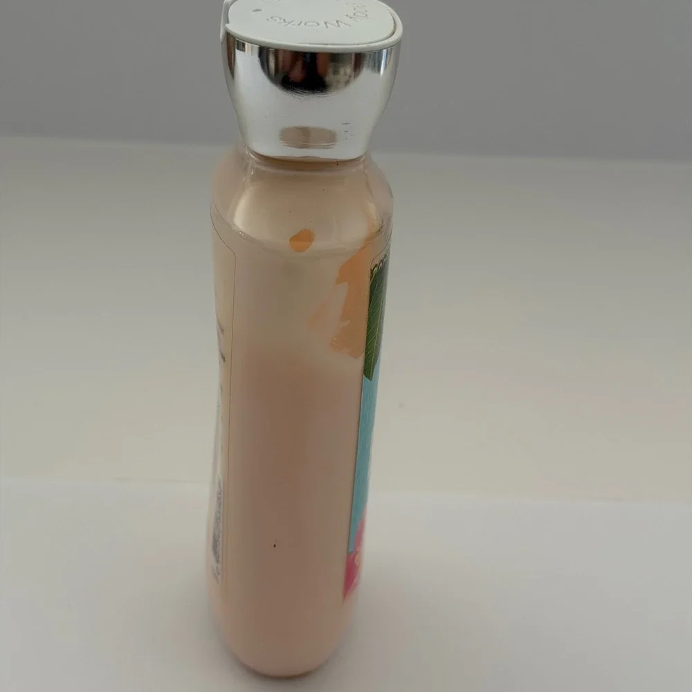 Bath Body Works Pretty As A Peach Shea‎ Vitamin E Body Lotion 8 Fl Oz
